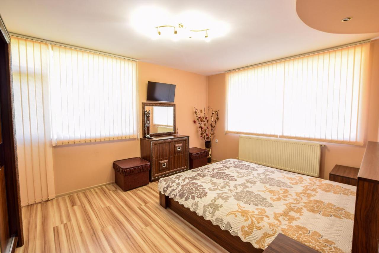 Mariana Apartment Pavel Banya Esterno foto