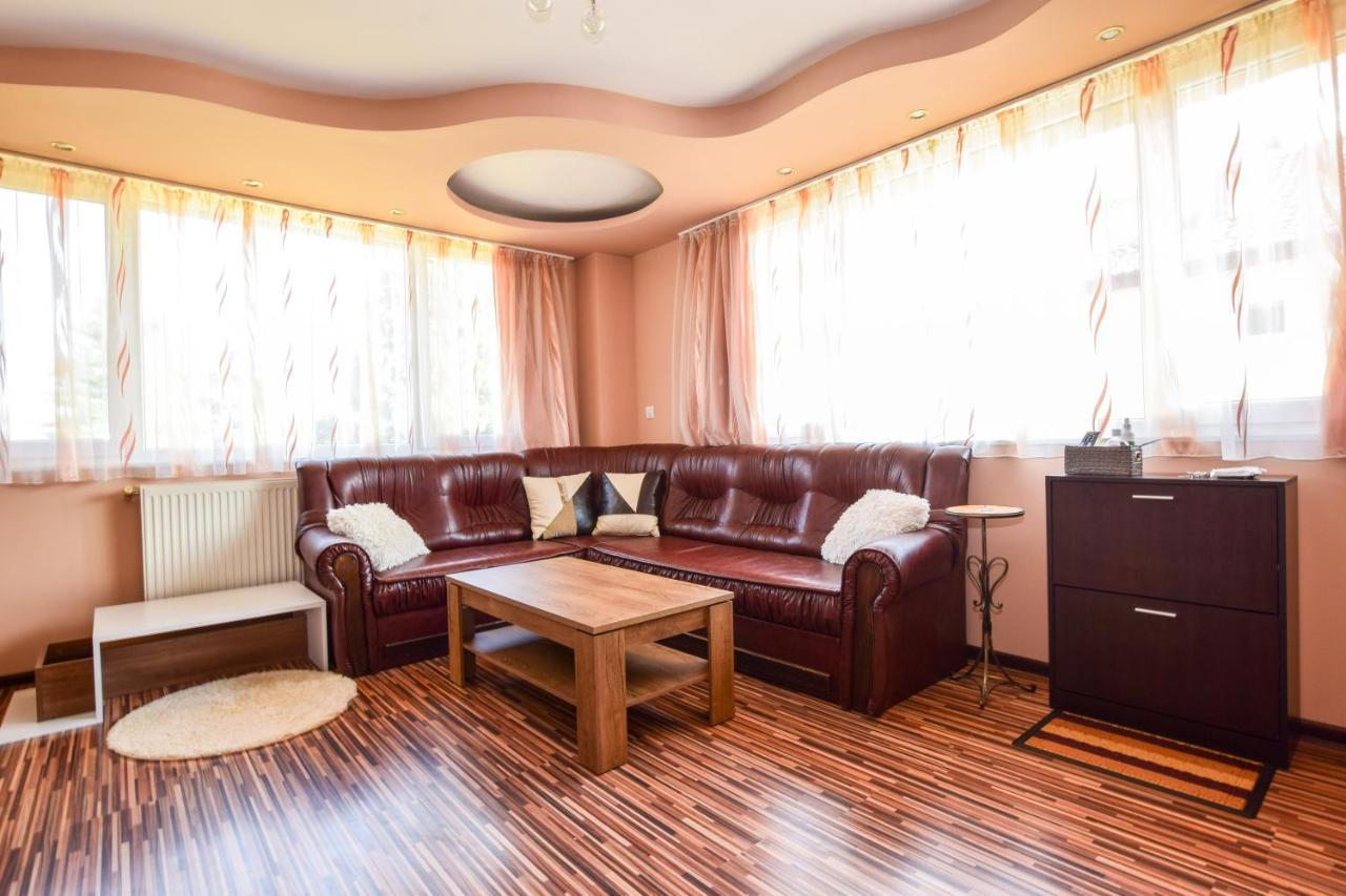 Mariana Apartment Pavel Banya Esterno foto